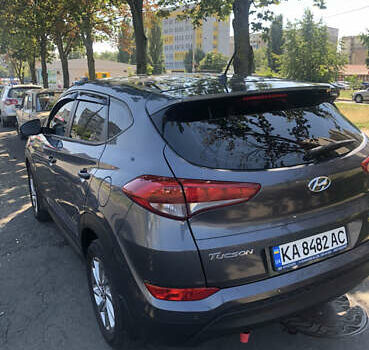 Серый Хендай Туксон, объемом двигателя 2 л и пробегом 166 тыс. км за 20500 $, фото 2 на Automoto.ua