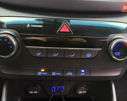 Сірий Хендай Туксон, об'ємом двигуна 2 л та пробігом 206 тис. км за 16000 $, фото 13 на Automoto.ua