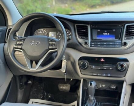 Сірий Хендай Туксон, об'ємом двигуна 2 л та пробігом 77 тис. км за 13300 $, фото 9 на Automoto.ua