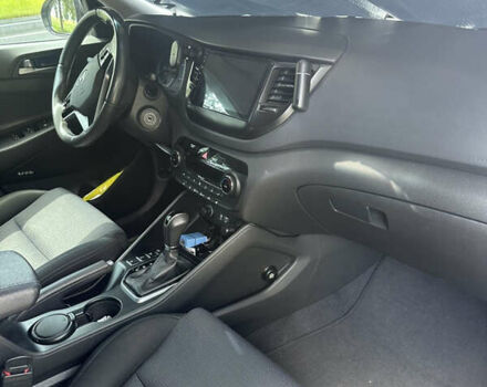 Серый Хендай Туксон, объемом двигателя 2 л и пробегом 166 тыс. км за 20500 $, фото 9 на Automoto.ua