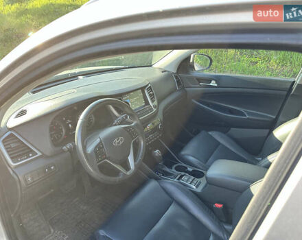 Хендай Туксон 2016 в Киеве на Automoto.ua Серый Хендай Туксон, объемом двигателя 2 л и пробегом 126 тыс. км за 21500 $, фото 11 на Automoto.ua