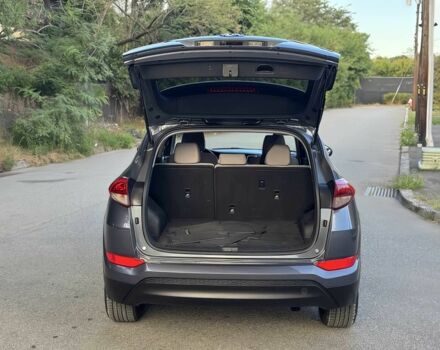 Сірий Хендай Туксон, об'ємом двигуна 2 л та пробігом 72 тис. км за 7599 $, фото 14 на Automoto.ua