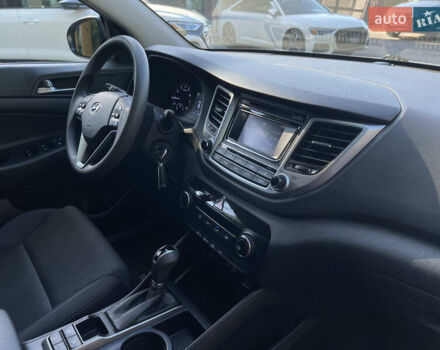 Сірий Хендай Туксон, об'ємом двигуна 2 л та пробігом 93 тис. км за 14300 $, фото 19 на Automoto.ua