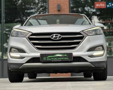 Серый Хендай Туксон, объемом двигателя 1.7 л и пробегом 110 тыс. км за 15990 $, фото 3 на Automoto.ua