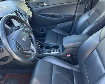 Серый Хендай Туксон, объемом двигателя 1.69 л и пробегом 184 тыс. км за 17000 $, фото 5 на Automoto.ua