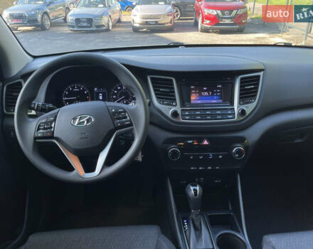 Сірий Хендай Туксон, об'ємом двигуна 2 л та пробігом 93 тис. км за 14300 $, фото 13 на Automoto.ua