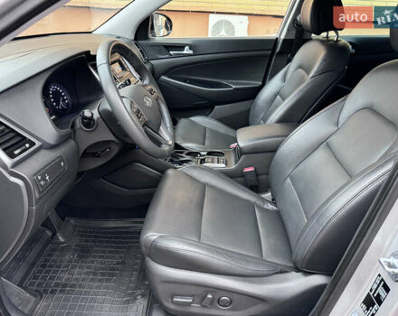 Серый Хендай Туксон, объемом двигателя 2 л и пробегом 85 тыс. км за 19500 $, фото 18 на Automoto.ua