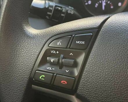 Сірий Хендай Туксон, об'ємом двигуна 2 л та пробігом 125 тис. км за 13600 $, фото 9 на Automoto.ua