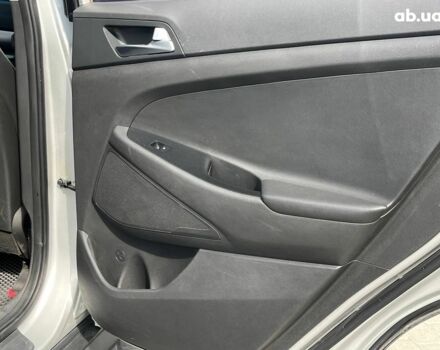 Хендай Туксон 2016 в Львове на Automoto.ua Серый Хендай Туксон, объемом двигателя 1.7 л и пробегом 199 тыс. км за 16740 $, фото 12 на Automoto.ua