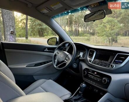 Серый Хендай Туксон, объемом двигателя 2 л и пробегом 58 тыс. км за 17500 $, фото 20 на Automoto.ua