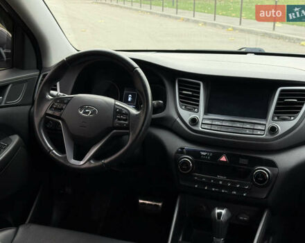 Серый Хендай Туксон, объемом двигателя 2 л и пробегом 195 тыс. км за 15000 $, фото 11 на Automoto.ua