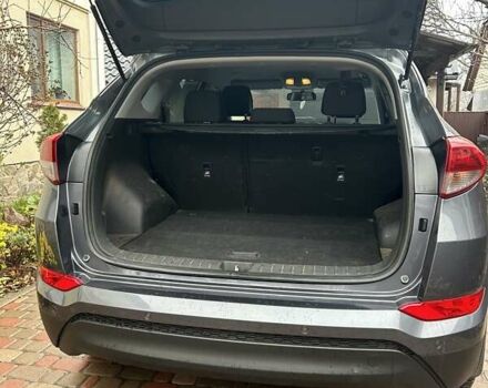 Серый Хендай Туксон, объемом двигателя 2 л и пробегом 158 тыс. км за 15999 $, фото 7 на Automoto.ua