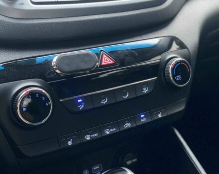 Серый Хендай Туксон, объемом двигателя 1.7 л и пробегом 99 тыс. км за 15500 $, фото 19 на Automoto.ua