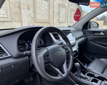 Серый Хендай Туксон, объемом двигателя 2 л и пробегом 183 тыс. км за 16400 $, фото 28 на Automoto.ua