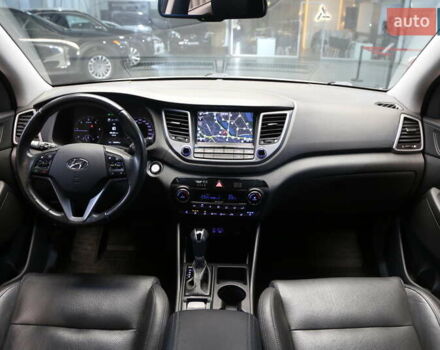 Серый Хендай Туксон, объемом двигателя 2 л и пробегом 126 тыс. км за 19400 $, фото 13 на Automoto.ua