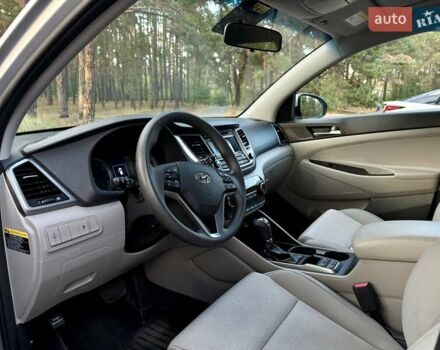 Серый Хендай Туксон, объемом двигателя 2 л и пробегом 58 тыс. км за 17500 $, фото 13 на Automoto.ua