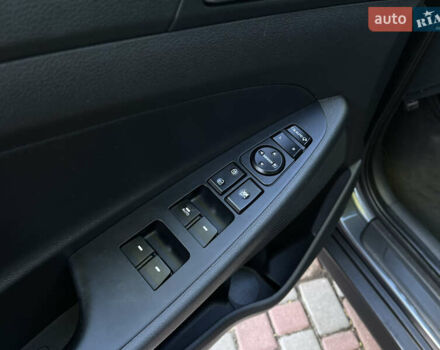 Сірий Хендай Туксон, об'ємом двигуна 2 л та пробігом 93 тис. км за 14300 $, фото 6 на Automoto.ua