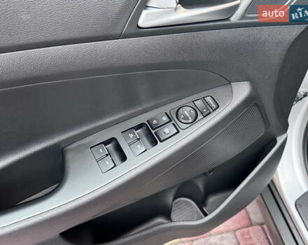 Серый Хендай Туксон, объемом двигателя 2 л и пробегом 85 тыс. км за 19500 $, фото 14 на Automoto.ua