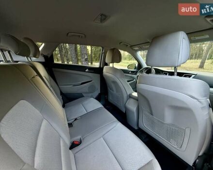 Серый Хендай Туксон, объемом двигателя 2 л и пробегом 58 тыс. км за 17500 $, фото 18 на Automoto.ua