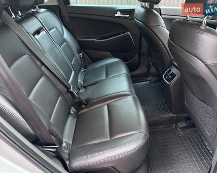 Серый Хендай Туксон, объемом двигателя 2 л и пробегом 85 тыс. км за 19500 $, фото 22 на Automoto.ua