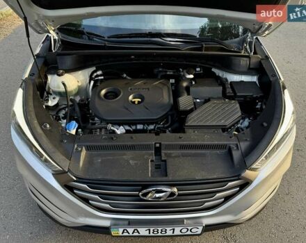 Серый Хендай Туксон, объемом двигателя 2 л и пробегом 58 тыс. км за 17500 $, фото 9 на Automoto.ua