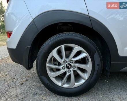 Серый Хендай Туксон, объемом двигателя 2 л и пробегом 58 тыс. км за 17500 $, фото 12 на Automoto.ua