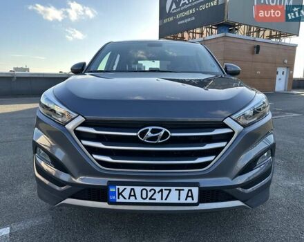 Серый Хендай Туксон, объемом двигателя 2 л и пробегом 124 тыс. км за 16900 $, фото 1 на Automoto.ua