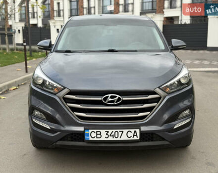 Серый Хендай Туксон, объемом двигателя 2 л и пробегом 195 тыс. км за 15000 $, фото 3 на Automoto.ua