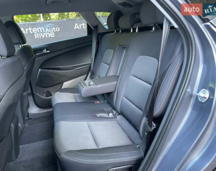 Сірий Хендай Туксон, об'ємом двигуна 2 л та пробігом 93 тис. км за 14300 $, фото 12 на Automoto.ua