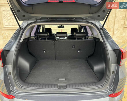 Серый Хендай Туксон, объемом двигателя 2 л и пробегом 183 тыс. км за 16400 $, фото 26 на Automoto.ua