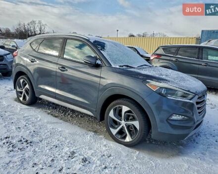 Серый Хендай Туксон, объемом двигателя 1.6 л и пробегом 131 тыс. км за 2400 $, фото 3 на Automoto.ua