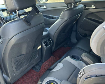 Серый Хендай Туксон, объемом двигателя 1.69 л и пробегом 184 тыс. км за 17000 $, фото 7 на Automoto.ua