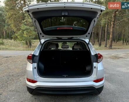 Серый Хендай Туксон, объемом двигателя 2 л и пробегом 58 тыс. км за 17500 $, фото 21 на Automoto.ua