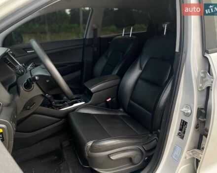 Серый Хендай Туксон, объемом двигателя 1.7 л и пробегом 99 тыс. км за 15490 $, фото 13 на Automoto.ua