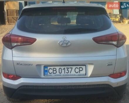 Сірий Хендай Туксон, об'ємом двигуна 2 л та пробігом 348 тис. км за 12900 $, фото 3 на Automoto.ua