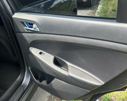 Серый Хендай Туксон, объемом двигателя 2 л и пробегом 166 тыс. км за 20500 $, фото 7 на Automoto.ua