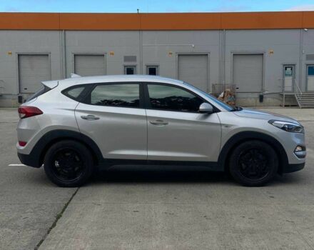 Серый Хендай Туксон, объемом двигателя 1.7 л и пробегом 99 тыс. км за 15500 $, фото 2 на Automoto.ua