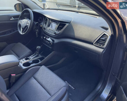 Сірий Хендай Туксон, об'ємом двигуна 2 л та пробігом 93 тис. км за 14300 $, фото 17 на Automoto.ua