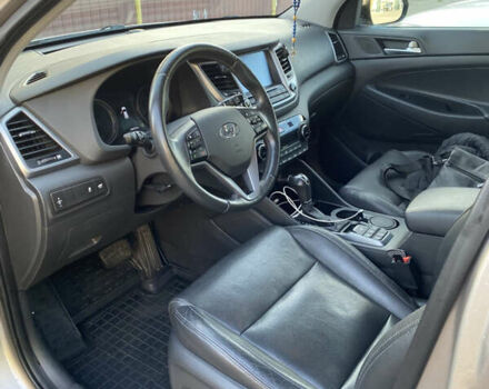 Серый Хендай Туксон, объемом двигателя 2 л и пробегом 168 тыс. км за 19000 $, фото 6 на Automoto.ua