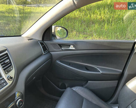 Хендай Туксон 2016 в Киеве на Automoto.ua Серый Хендай Туксон, объемом двигателя 2 л и пробегом 126 тыс. км за 21500 $, фото 16 на Automoto.ua