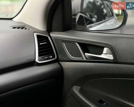 Серый Хендай Туксон, объемом двигателя 1.7 л и пробегом 110 тыс. км за 15990 $, фото 48 на Automoto.ua