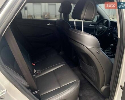 Серый Хендай Туксон, объемом двигателя 1.7 л и пробегом 99 тыс. км за 15490 $, фото 18 на Automoto.ua