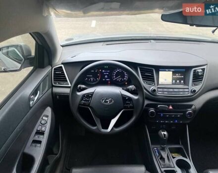 Серый Хендай Туксон, объемом двигателя 1.7 л и пробегом 99 тыс. км за 15490 $, фото 21 на Automoto.ua