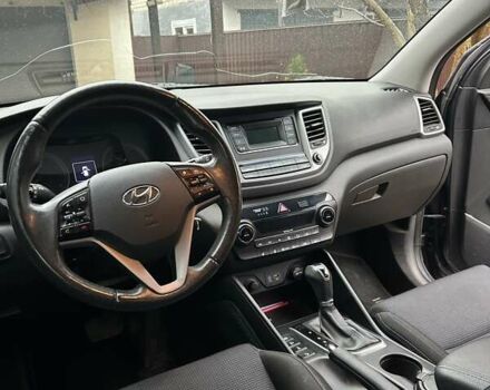 Серый Хендай Туксон, объемом двигателя 2 л и пробегом 158 тыс. км за 15999 $, фото 4 на Automoto.ua