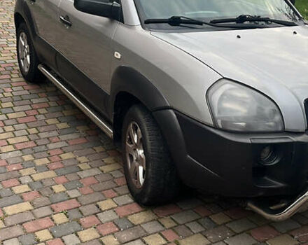 Серый Хендай Туксон, объемом двигателя 2 л и пробегом 192 тыс. км за 7777 $, фото 7 на Automoto.ua