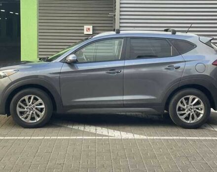 Сірий Хендай Туксон, об'ємом двигуна 2 л та пробігом 125 тис. км за 13600 $, фото 5 на Automoto.ua