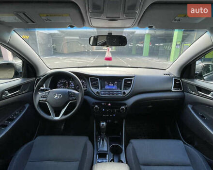 Серый Хендай Туксон, объемом двигателя 2 л и пробегом 125 тыс. км за 15600 $, фото 16 на Automoto.ua