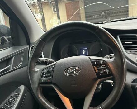 Серый Хендай Туксон, объемом двигателя 2 л и пробегом 158 тыс. км за 15999 $, фото 2 на Automoto.ua