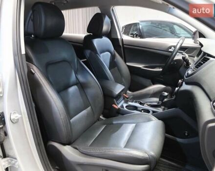 Серый Хендай Туксон, объемом двигателя 2 л и пробегом 126 тыс. км за 19400 $, фото 11 на Automoto.ua