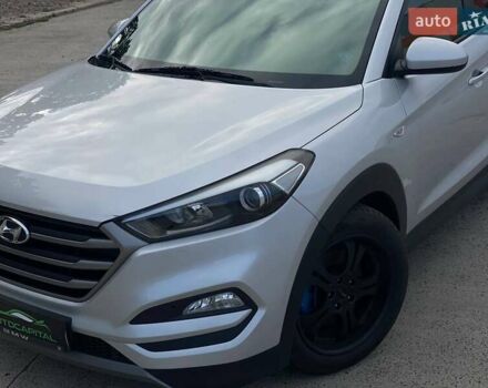 Серый Хендай Туксон, объемом двигателя 1.7 л и пробегом 99 тыс. км за 15490 $, фото 2 на Automoto.ua